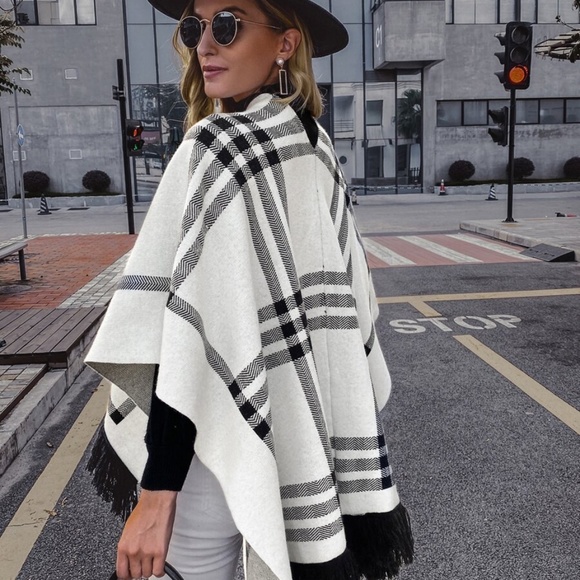 Classic plaid buckle closure tassel hem poncho cardigan - Picture 3 of 6